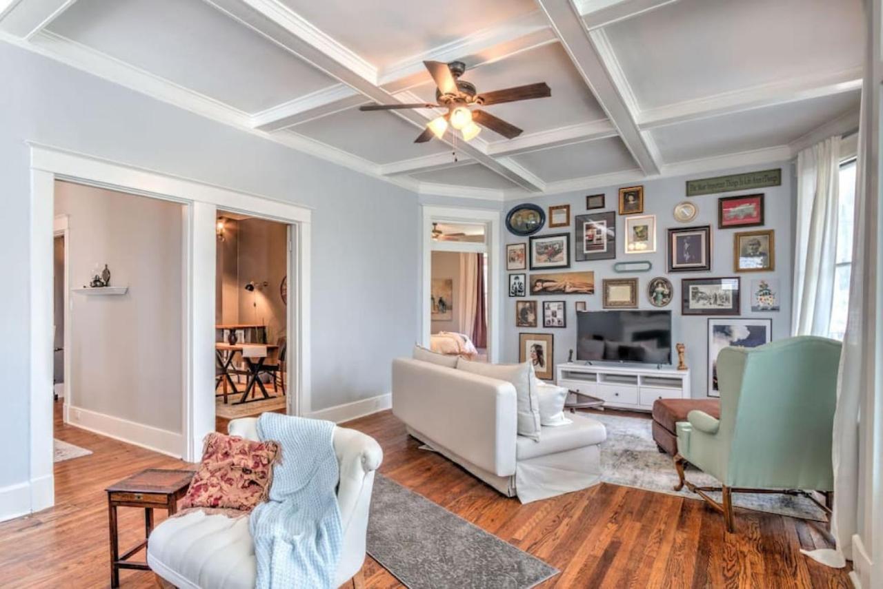 Elegant Colonial With Lovely Details And Character Memphis Exteriör bild