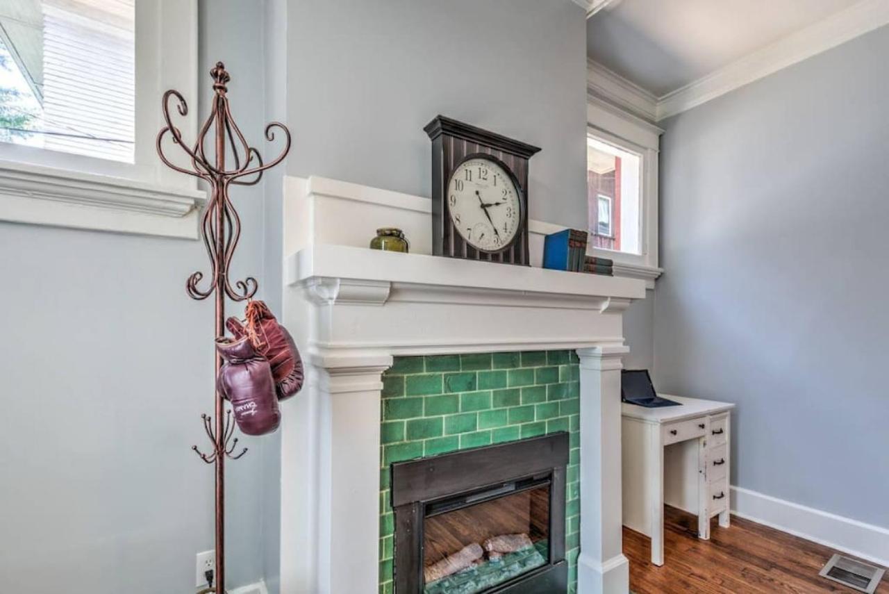 Elegant Colonial With Lovely Details And Character Memphis Exteriör bild