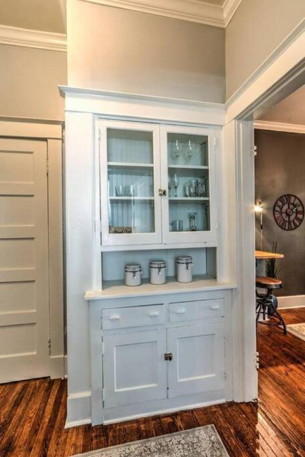 Elegant Colonial With Lovely Details And Character Memphis Exteriör bild