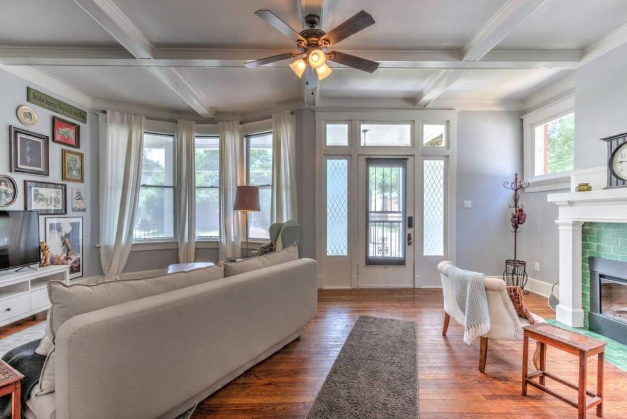 Elegant Colonial With Lovely Details And Character Memphis Exteriör bild