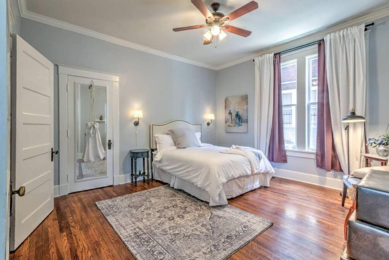 Elegant Colonial With Lovely Details And Character Memphis Exteriör bild