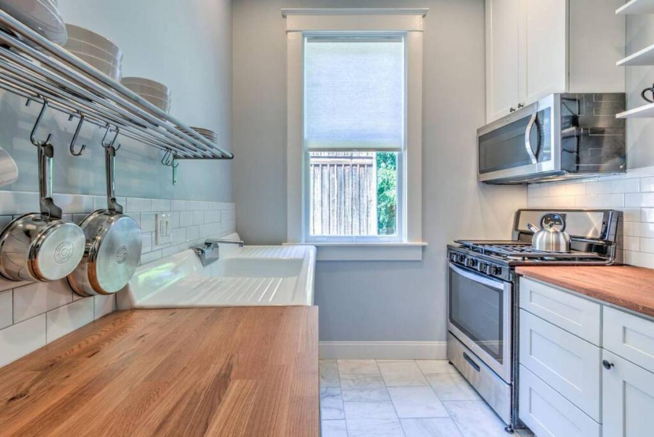 Elegant Colonial With Lovely Details And Character Memphis Exteriör bild