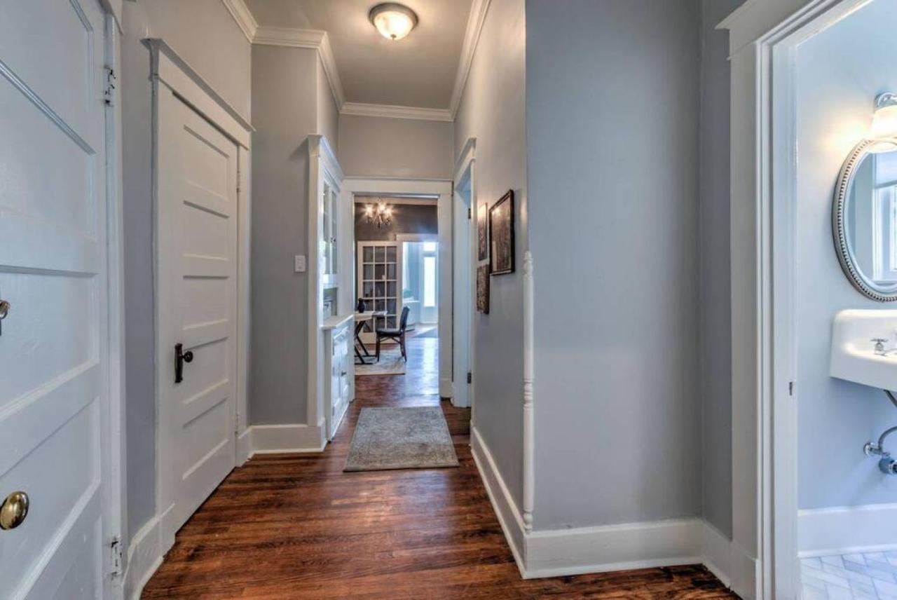 Elegant Colonial With Lovely Details And Character Memphis Exteriör bild