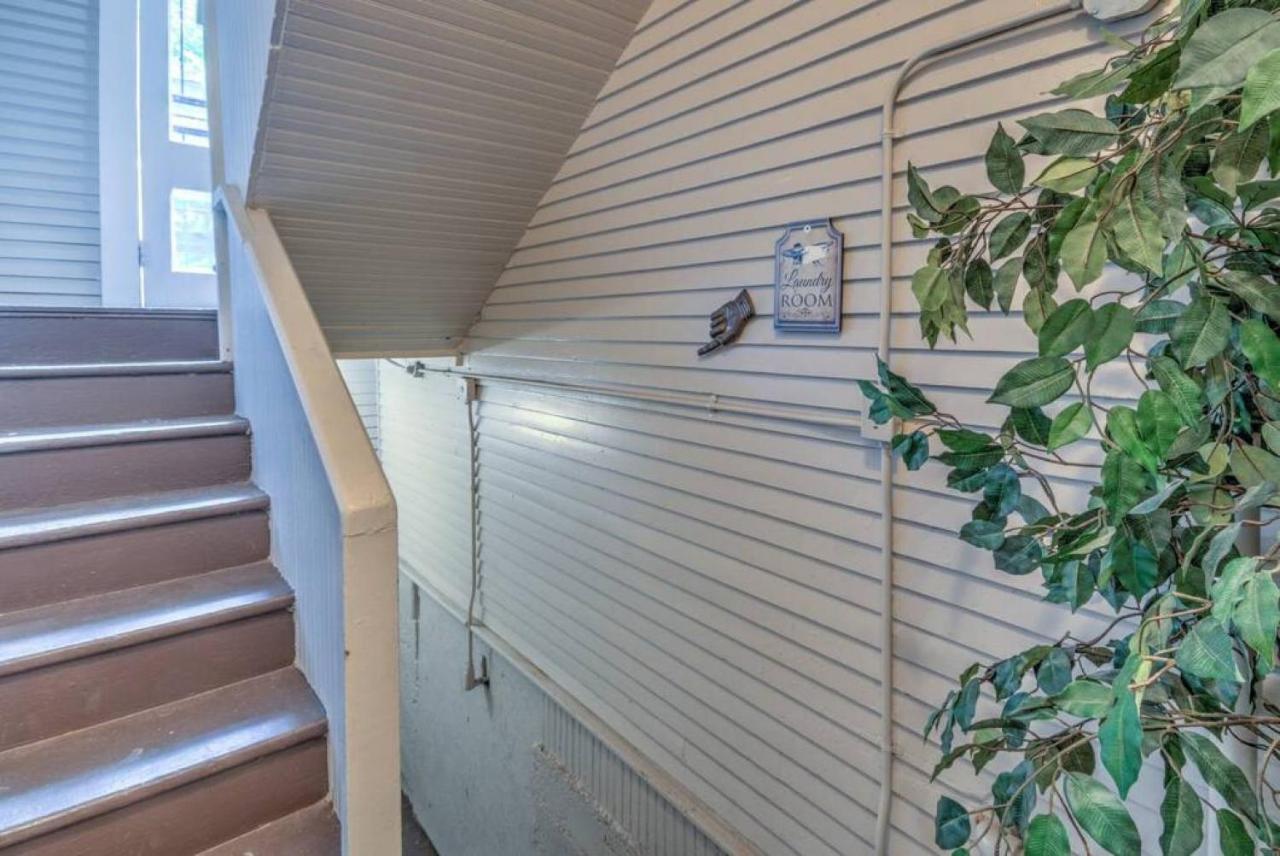 Elegant Colonial With Lovely Details And Character Memphis Exteriör bild
